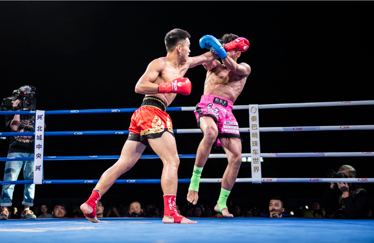 DFM血洗KT，Knight关键团战开团秒人顶尖较量入围赛，让粉丝疯狂欢呼