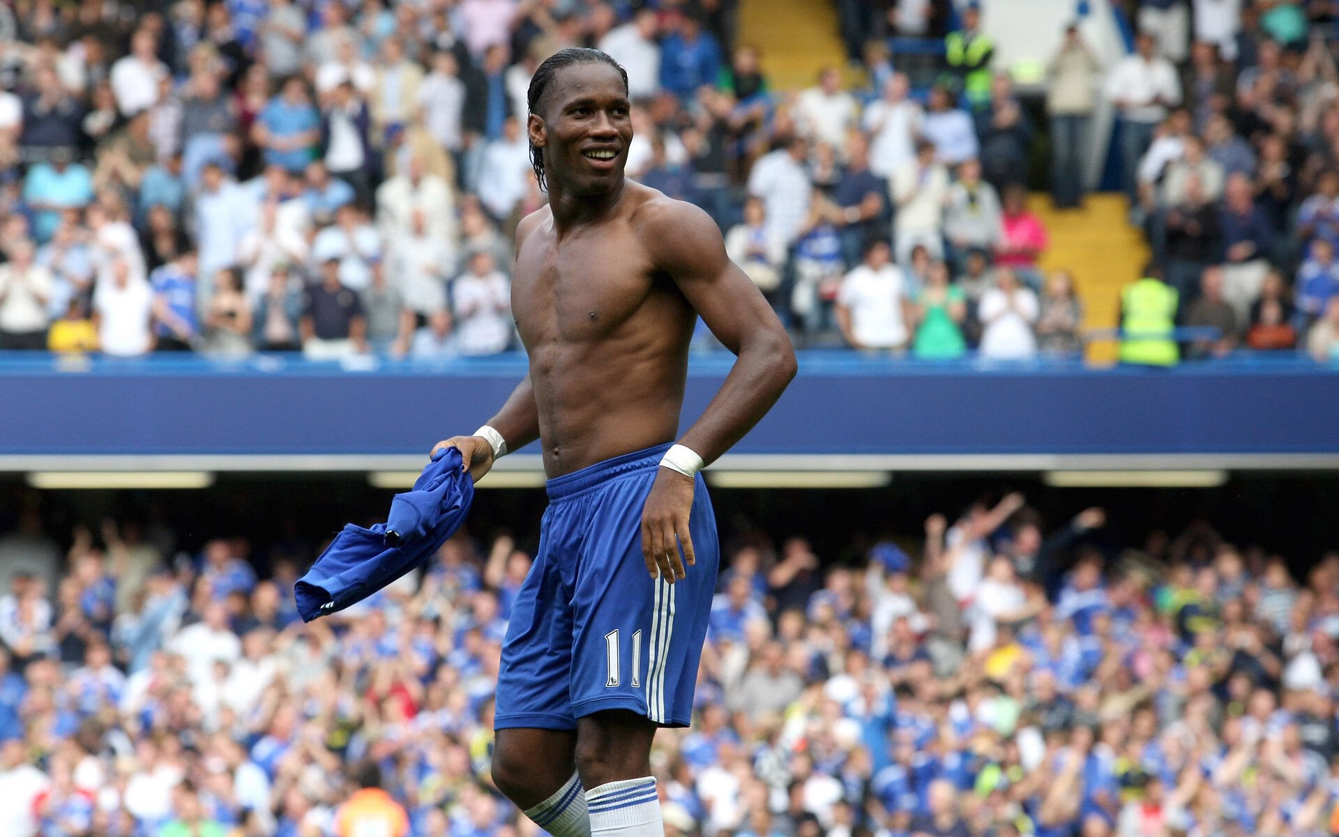 马丁内利打出生涯之夜,乌克兰加时冲垮丹麦!足球之夜的双重狂想曲