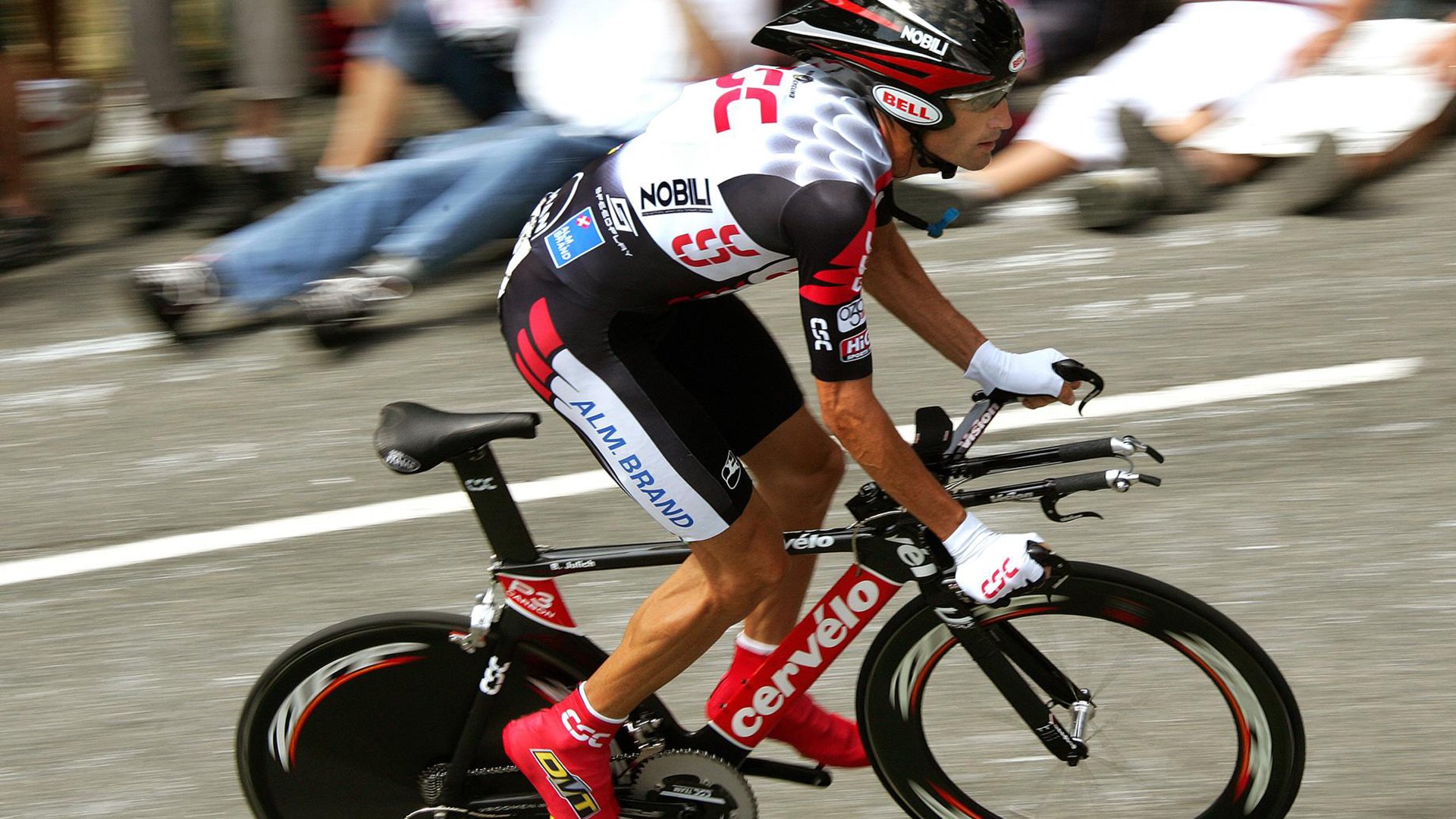 开云体育登录-跨界争锋，F1赛季高潮映照快船生死战逆袭广东队